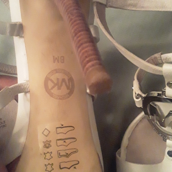 MK Heels - Picture 4 of 4